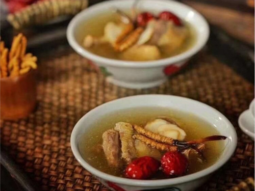 冬蟲夏草可以直接食用嗎？冬蟲夏草常用于燉煮