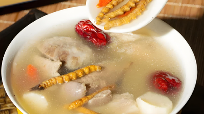 老人可以喝冬蟲(chóng)夏草茶嗎？科學(xué)飲用的養(yǎng)生指南